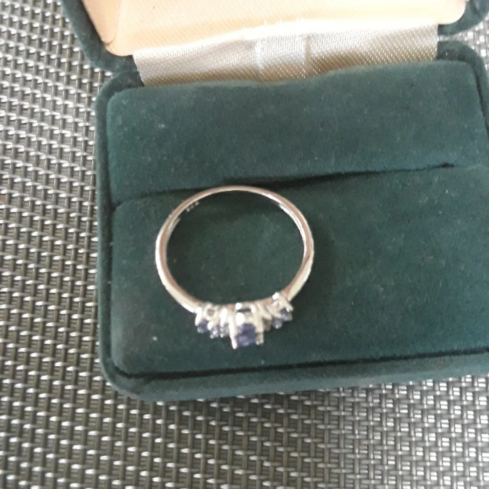 Genuine Tanzanite/Diamond Ring Sz 7